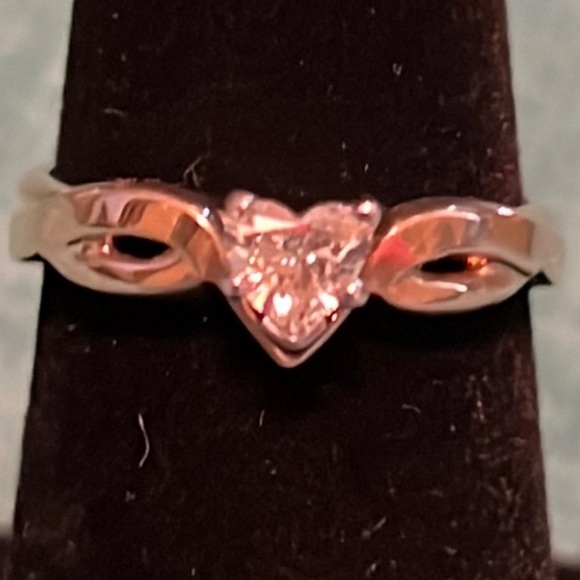 Natural diamond heart ring set in 14 karat yellow gold - Picture 4 of 4